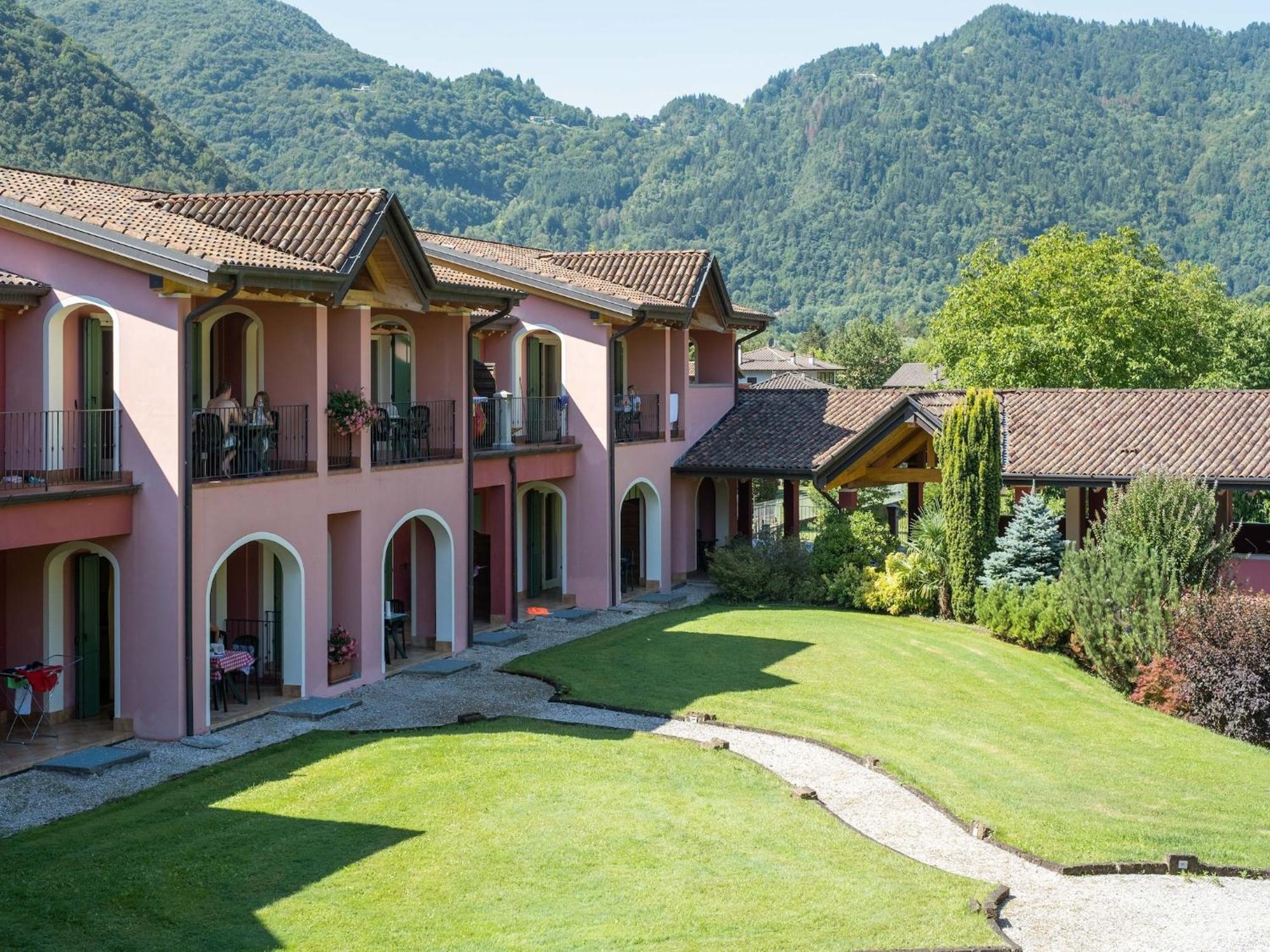 Spacious Apartment In Idro With Shared Pool Crone Luaran gambar
