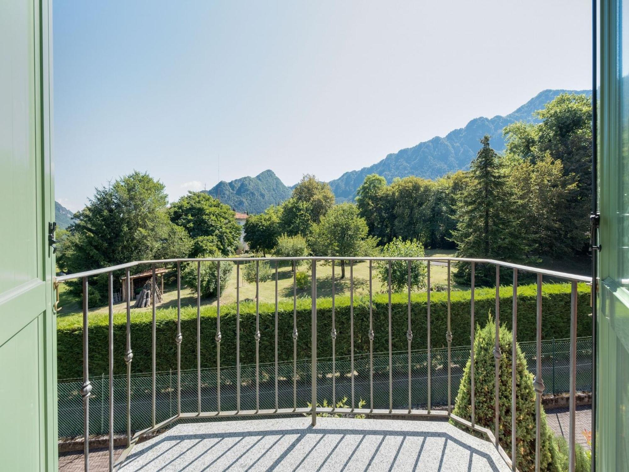 Spacious Apartment In Idro With Shared Pool Crone Luaran gambar